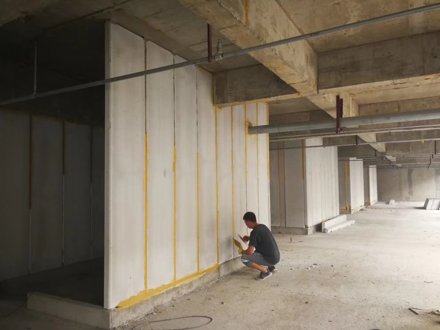 鹤岗无机发泡轻骨料混凝土隔墙板施工技术性能研究